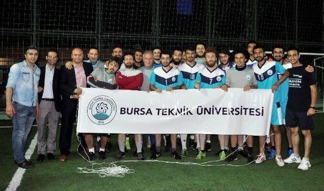 &Uuml;nl&uuml; M&uuml;zik Grubundan Futbol Ma&ccedil;lı Konser 2