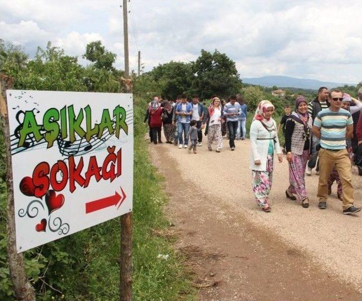 Eş Arayan Gençler Bu Sokakta Buluştu G4