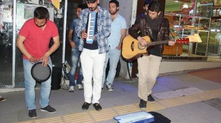 İstiklal Değil, Gazi Caddesi