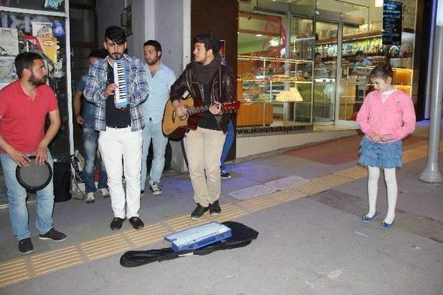 İstiklal Değil, Gazi Caddesi 2