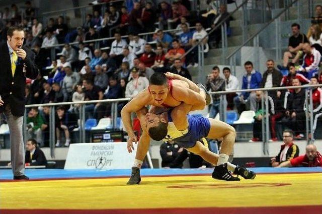 Milli G&uuml;reş&ccedil;iler, Madalya İ&ccedil;in Mindere &Ccedil;ıkacak 1