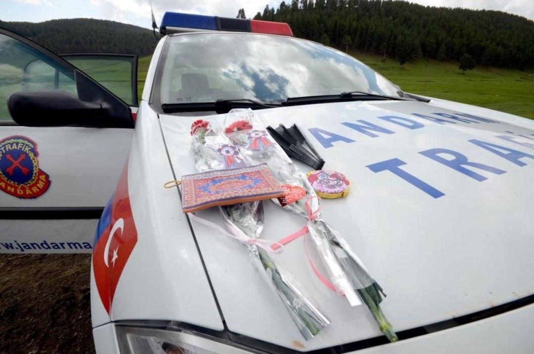 Jandarma Anneleri Unutmadı