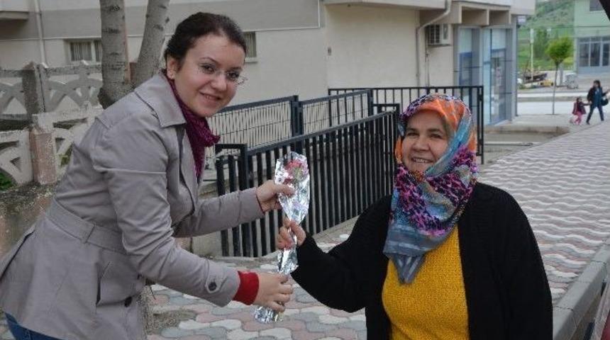 Belediye Başkanı Fatih Bakıcı&rsquo;dan Anneler İ&ccedil;in Karanfil