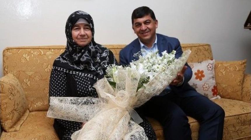 Fadıloğlu, Yılın Annesi İle Bir Araya Geldi