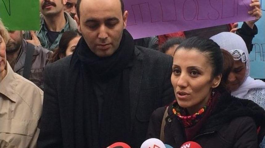 M&uuml;lkiye Demir Kılın&ccedil;, İkizlerinin Cezaevinde B&uuml;y&uuml;memesi İ&ccedil;in Eylem Yaptı