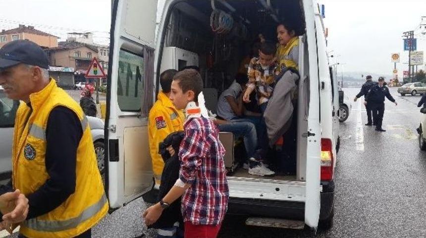 Derince&rsquo;de Zincirleme Kaza: 4 Yaralı