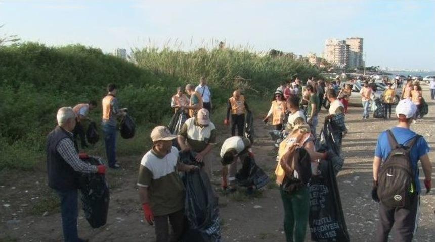 Mezitli'de Sahiller Temizlendi