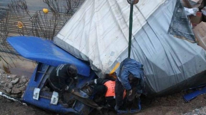 Tır Viyad&uuml;k İ&ccedil;in A&ccedil;ılan &Ccedil;ukura U&ccedil;tu: 1 &Ouml;l&uuml;