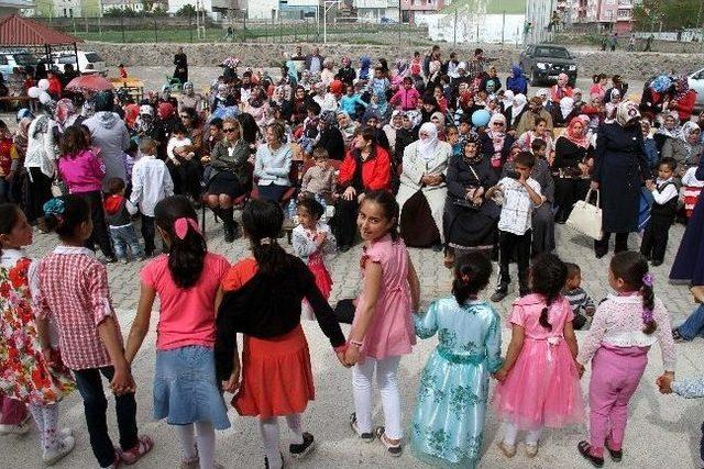 Muradiye’de Anneler Günü Etkinliği