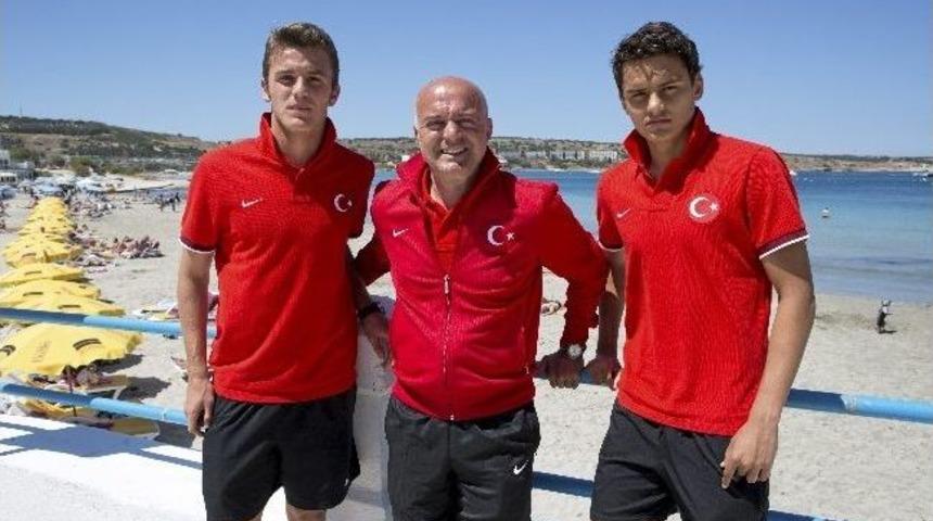 Enes &Uuml;nal Ve Ertuğrul Ersoy Uefa&rsquo;nın Manşetinde