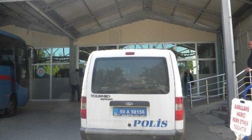 Babası İle Tartışan Gen&ccedil; Polisleri Yaraladı