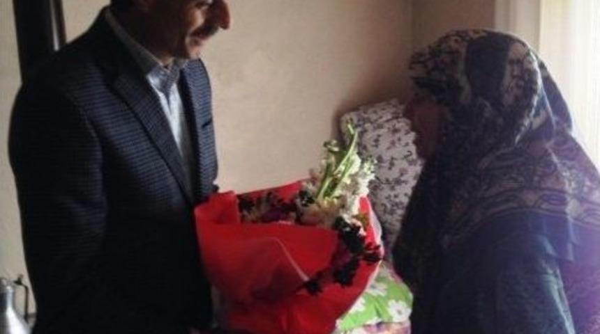 Başkan Alemdar Serdivan&rsquo;daki Yaşlı Anneleri Ziyaret Etti