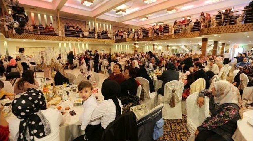 Ak Parti Sakarya İl Kadın Kolları &Uuml;yeleri Erenler&rsquo;de Bir Araya Geldi