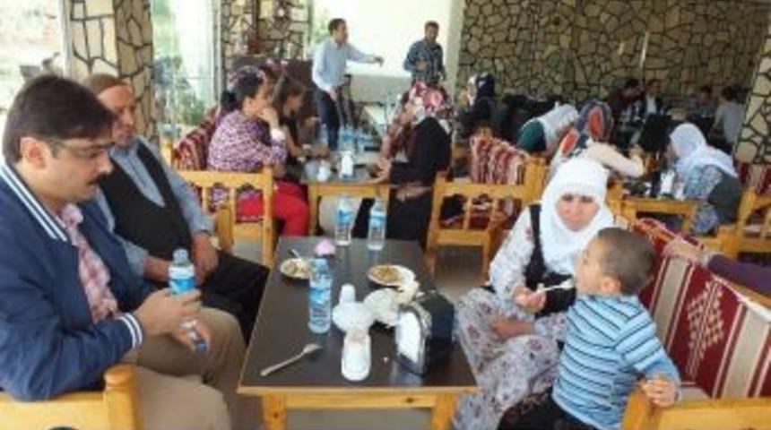 Dicle'de Anneler G&uuml;n&uuml; Kutlaması