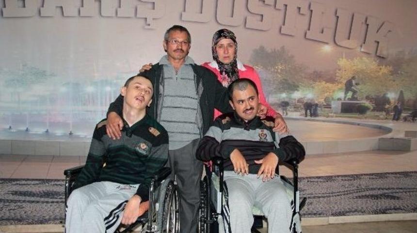 İki Engelli &Ccedil;ocuğu Bulunan Anne Haline Ş&uuml;krediyor