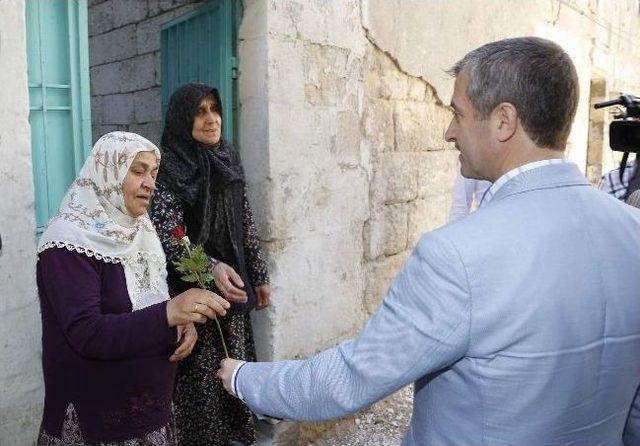 Şahinbey Belediye Başkanı Tahmazoğlu, İlçedeki Yaşlı Anneleri Unutmadı 1
