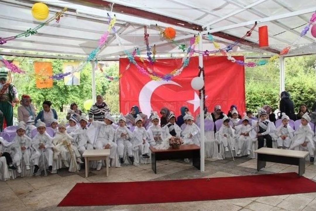 Ak Parti Soma İl&ccedil;e Teşkilatı'ndan Geleneksel Toplu S&uuml;nnet Ş&ouml;leni