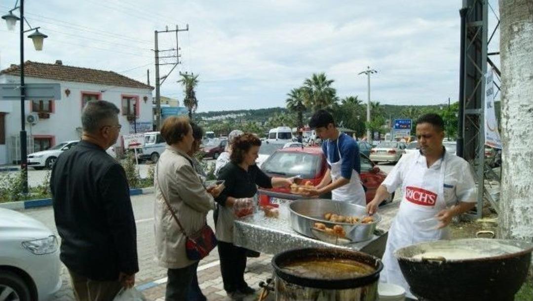 Seferihisar Ak Gen&ccedil;lik Anneler G&uuml;n&uuml;'nde Lokma D&ouml;kt&uuml;rd&uuml;