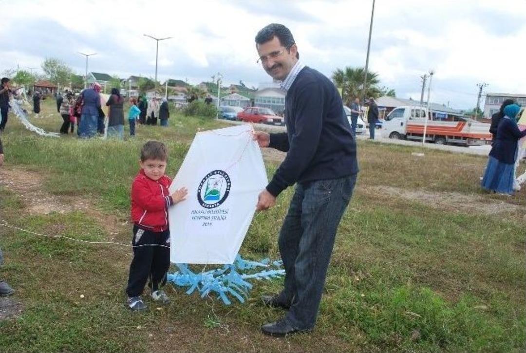 Minikler, Anneleriyle U&ccedil;urtma U&ccedil;urdu