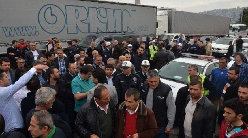 Mahalleli E-5 Karayolunu Trafiğe Kapattı
