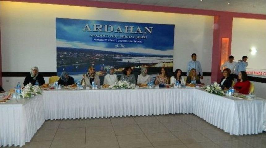 Ardahan&rsquo;da Anneler G&uuml;n&uuml;