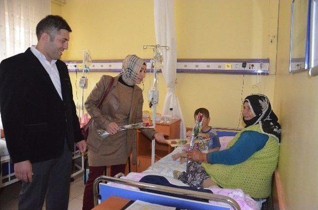 Ak Partili Gençler den İskilip li Annelere Karanfil 1