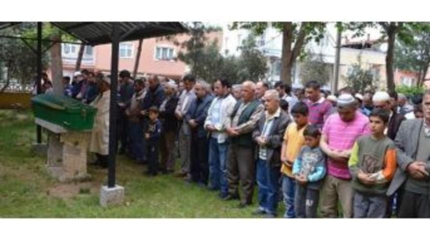 Oynarken &Ccedil;aya D&uuml;şen İpek Hayata Tutunamadı