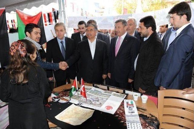 Bakanı Yılmaz, Uluslararası &Ouml;ğrenci Buluşması Stantlarını Ziyaret Etti 2