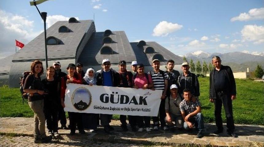 G&uuml;m&uuml;şhaneli Dağcılardan Anneler G&uuml;n&uuml; Y&uuml;r&uuml;y&uuml;ş&uuml;