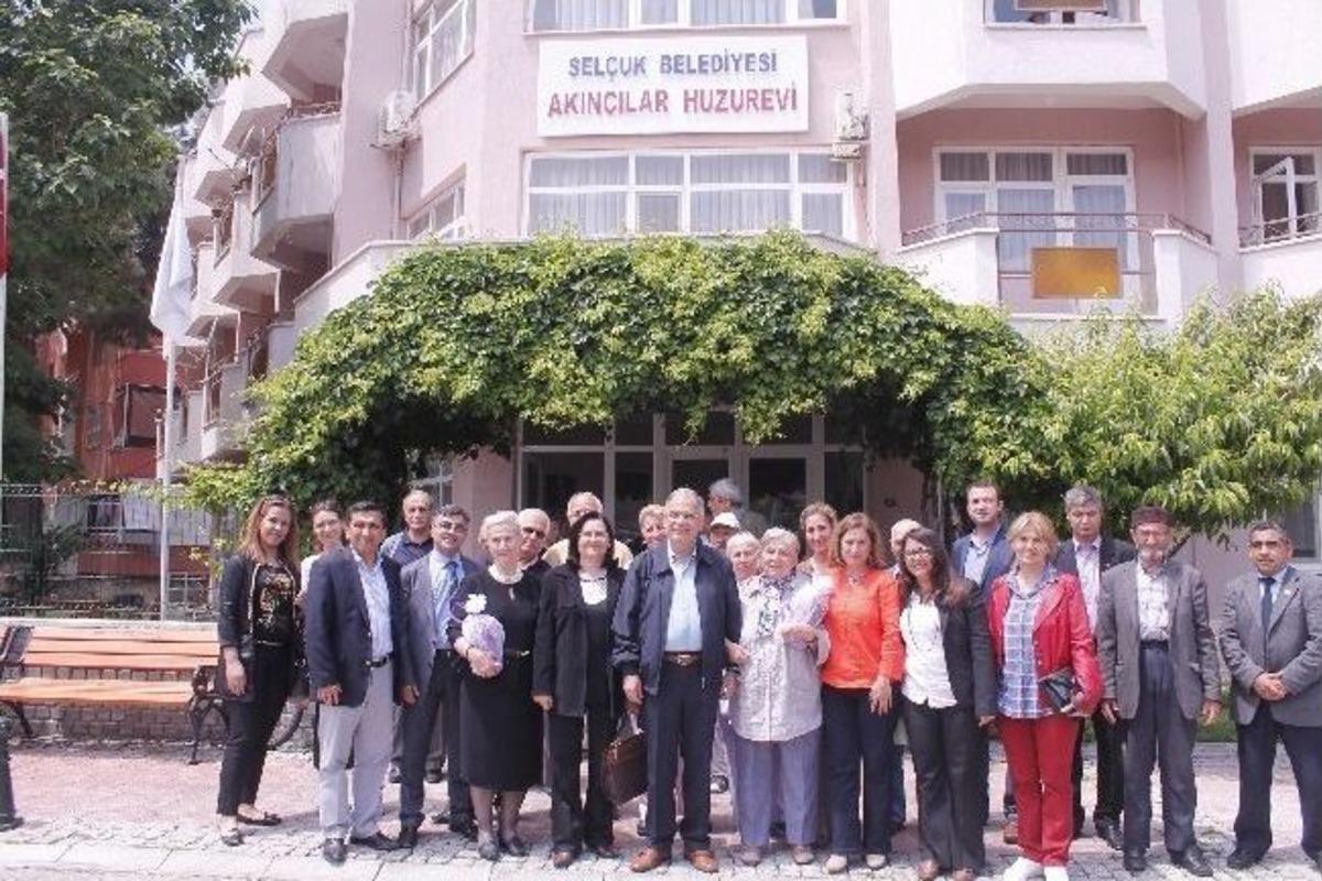 Başkan Bakıcı, Huzurevi Sakinleri Ve &Ccedil;alışan Anneleri Kutladı