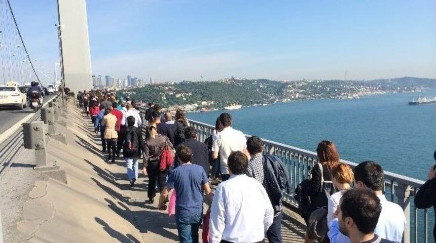 Boğazi&ccedil;i K&ouml;pr&uuml;s&uuml;n&uuml; Y&uuml;r&uuml;yerek Ge&ccedil;tiler