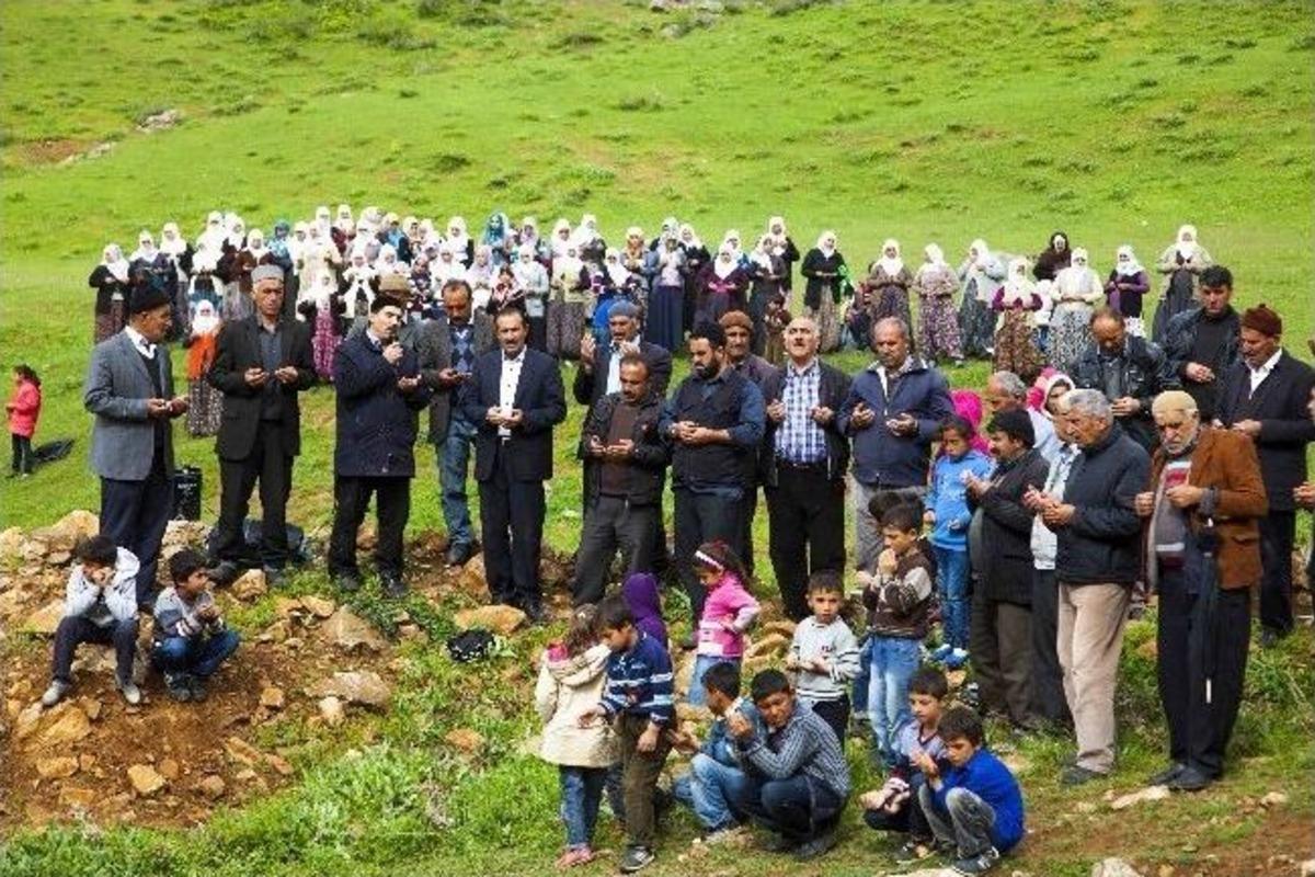 K&ouml;yl&uuml;ler, Kuruyan Tek Su Kaynağı İ&ccedil;in Duaya &Ccedil;ıktılar