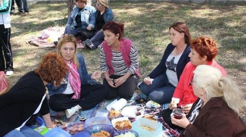 Urlalı Anneler Sibel Uyar&rsquo;la Piknikte Buluştu