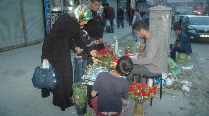 Hakkari&rsquo;de &lsquo;anneler G&uuml;n&uuml;&rsquo; Etkinlikleri