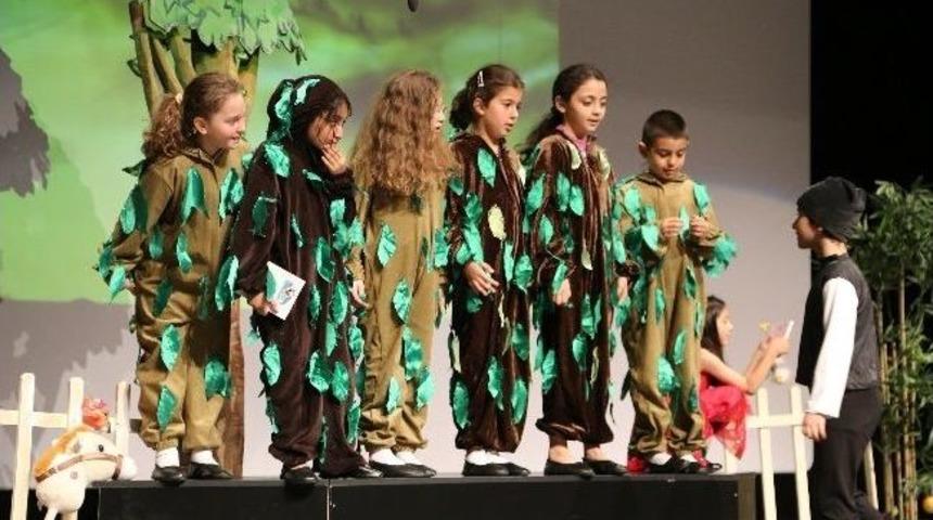 B&uuml;y&uuml;k&ccedil;ekmece&rsquo;nin Minik Tiyatrocuları H&uuml;nerlerini Sergiledi