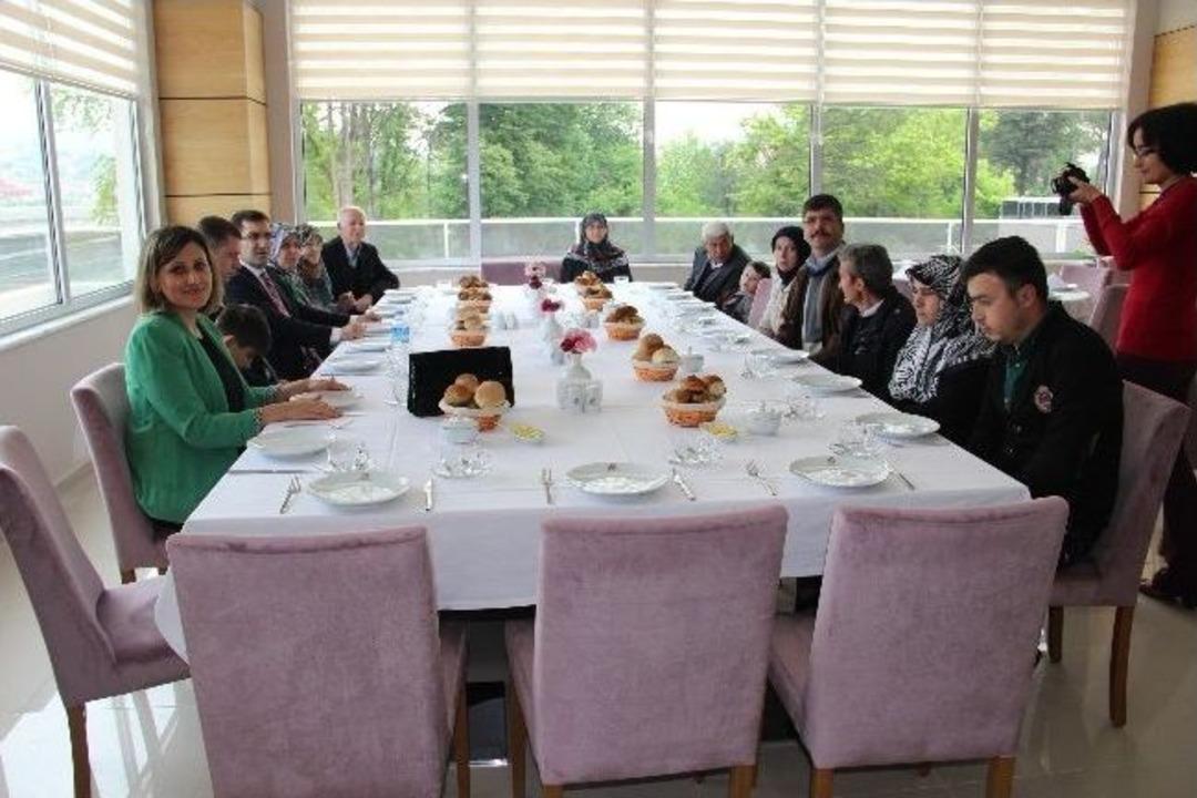 &Ccedil;an Kaymakamlığı Tarafından Şehit Ailelerine Yemek