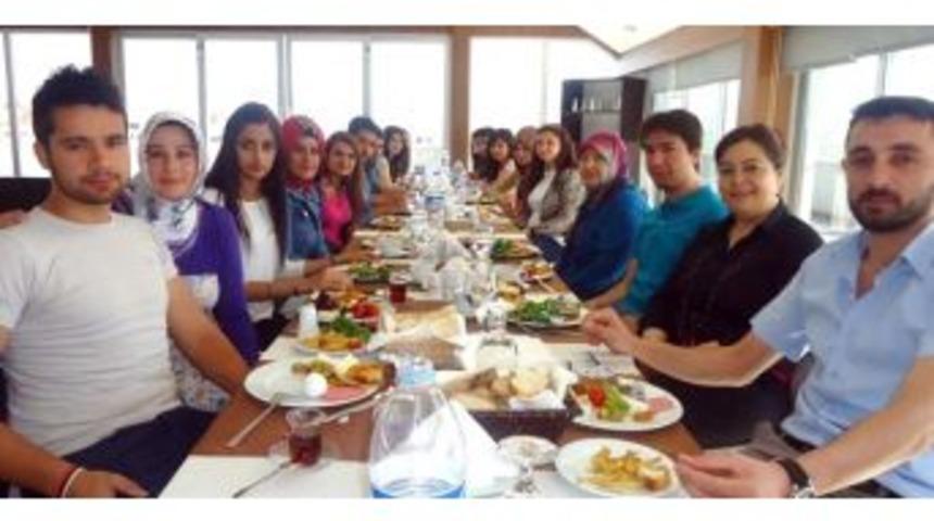 Gediz Meslek Y&uuml;ksekokulu Proje G&ouml;n&uuml;ll&uuml;leri Kahvaltıda Buluştu