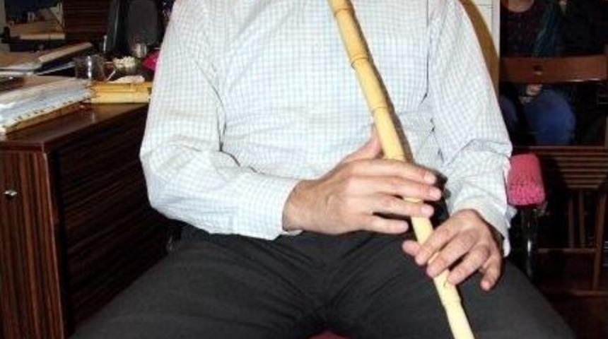 &Ouml;ğretim G&ouml;revlisi, Ney Ve Tespih Sanatında &Ouml;ğrenci Yetiştiriyor