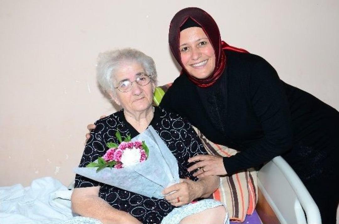 Belediye Başkanının Eşi G&ouml;n&uuml;l Keleş Anneleri Ziyaret Etti