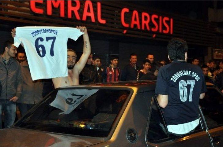 Kömürspor’a, Taraftarlardan Coşkulu Karşılama G3