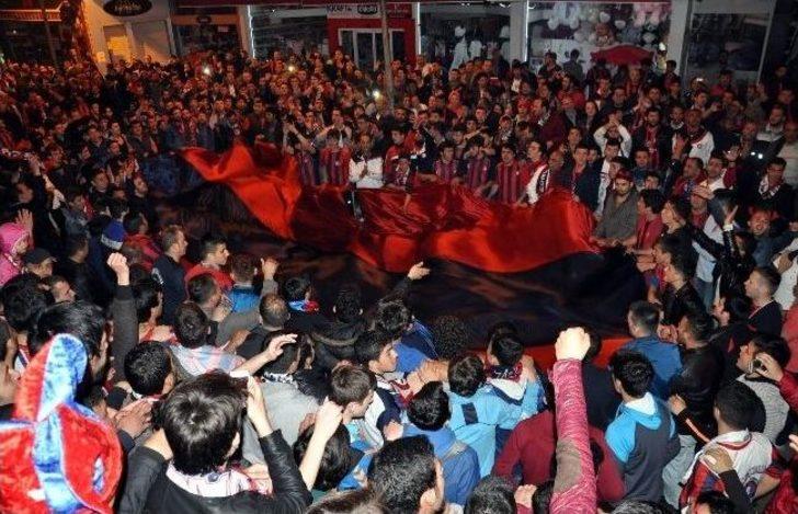 Kömürspor’a, Taraftarlardan Coşkulu Karşılama G4