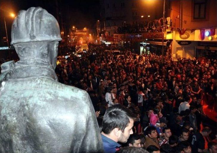 Kömürspor’a, Taraftarlardan Coşkulu Karşılama G5