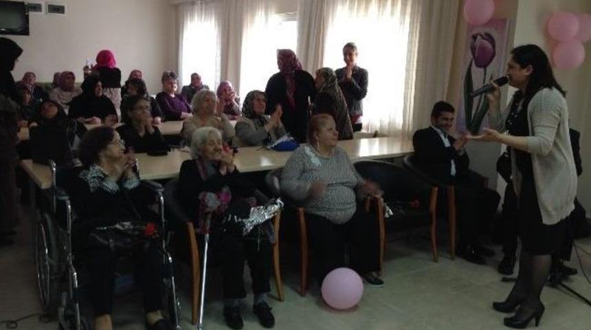 Huzurevinde &lsquo;anneler G&uuml;n&uuml;&rsquo;