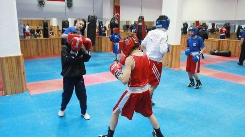 Kocaeli B&uuml;y&uuml;kşehir Kağıtsporlu Boks&ouml;rlerin Hedefi T&uuml;rkiye Şampiyonluğu