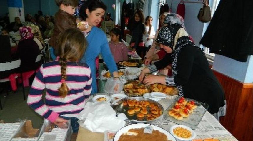 Posof&rsquo;lu Annelerden Fakir &Ccedil;ocuklara Yardım