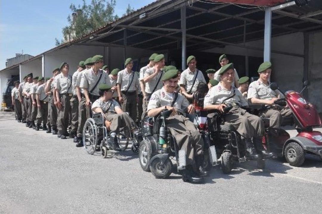 Balıkesir'de Engelli Gen&ccedil;ler &Ccedil;akı Gibi Asker Oldu