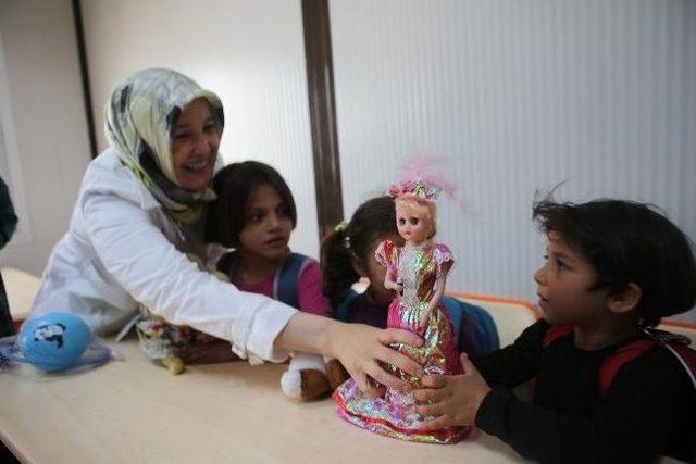 Mülteci Çocukları Oyuncaklarla Güldü 2