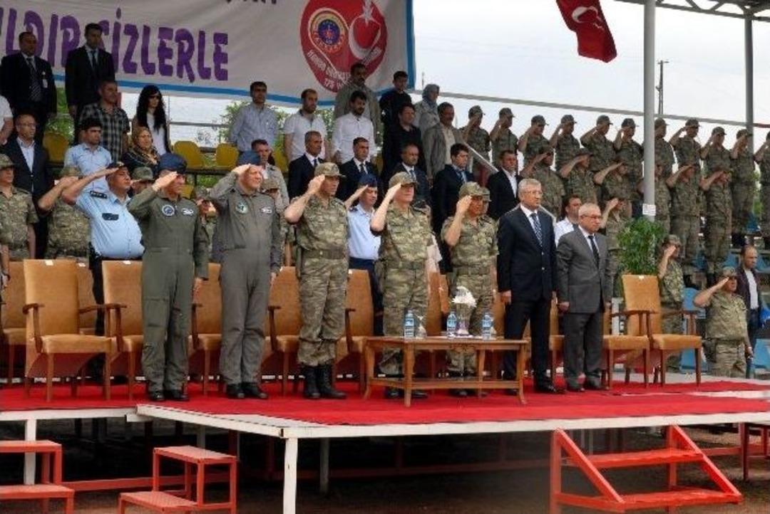 Diyarbakır'da Engelliler 1 G&uuml;nl&uuml;k Temsili Askerlik Yaptı