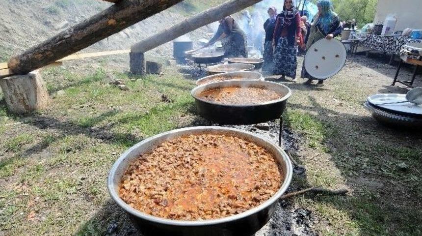 Han&ouml;n&uuml;&rsquo;nde Rahmet Ve Ş&uuml;k&uuml;r Duası Yapıldı