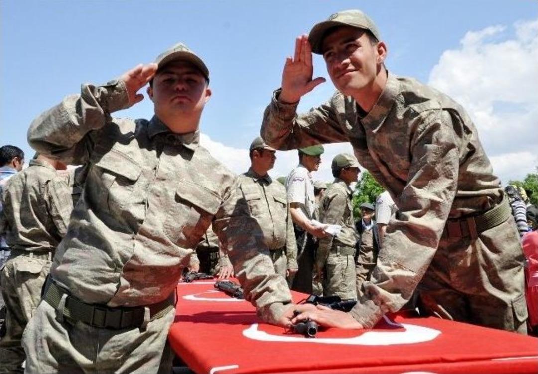 Bir G&uuml;n De Olsa Asker Oldular